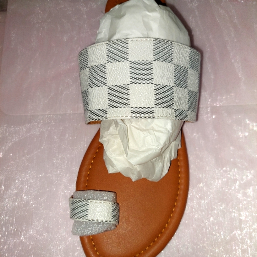 Sandles - Picture 2 of 3
